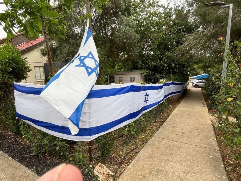 תמונה #1 מאת לסלי שול