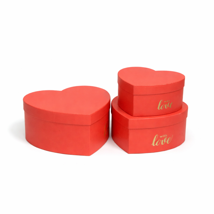 קופסאות בצורת לב -אדום