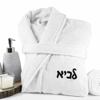 חלוק רחצה קטיפתי עם שם מקדימה