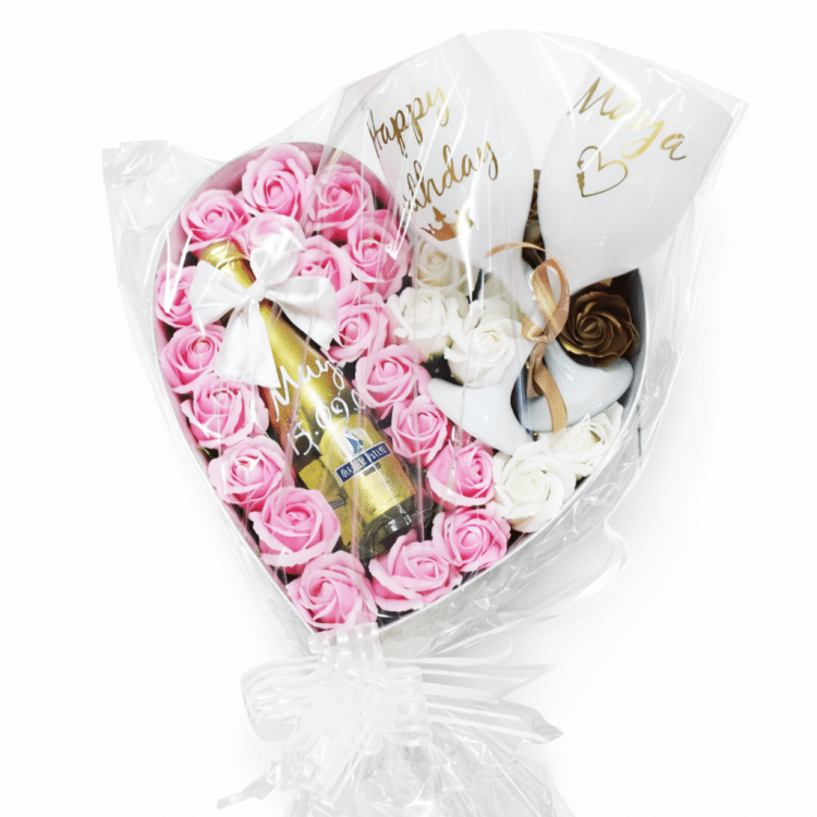 מארז לב עם כוסות ממותגות ובקבוק בלו נאן