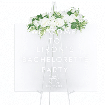 שלט אקריל שקוף עם כיתוב אישי לאירוע