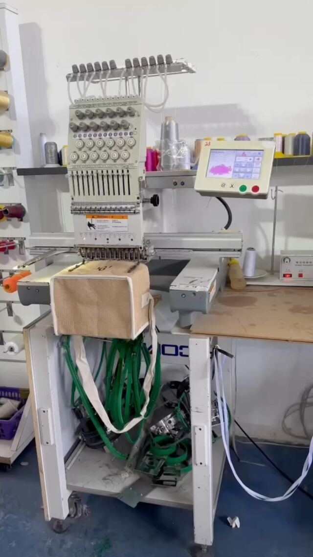 צידנית אישית יוטה עם מיתוג שם ברקמה בהזמנה מהאתר שלנו עם אופציה למשלוח עד הבית או איסוף מהסניפים🤩